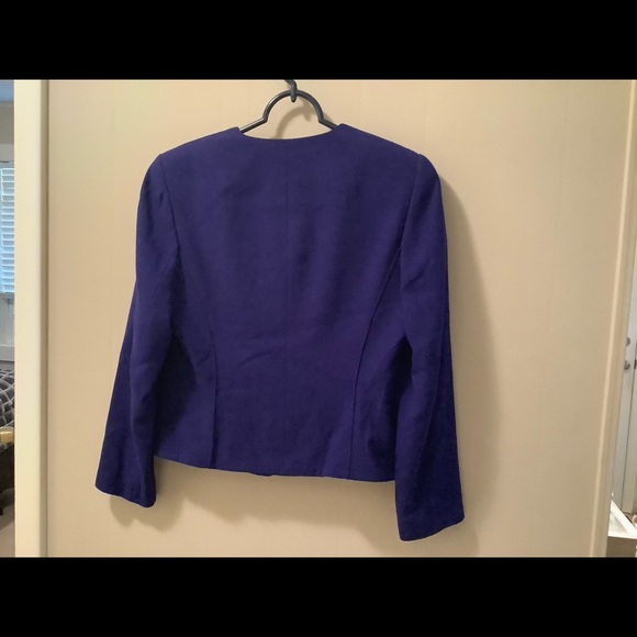 Jasper A.S.L. Petite 6P Suit with skirt and scarf. - Picture 3 of 5